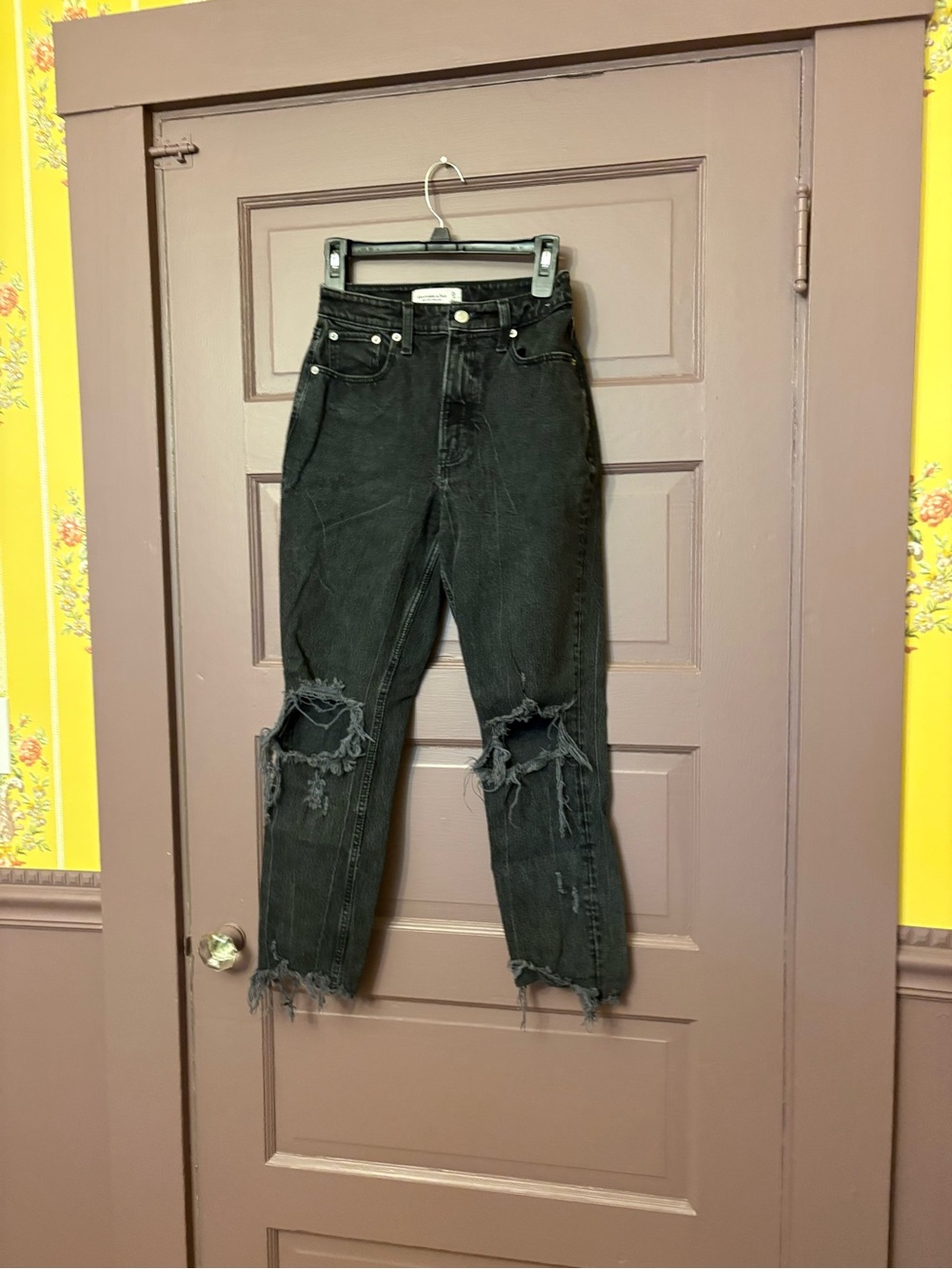 Abercrombie high rise mom jeans, Black, size 25